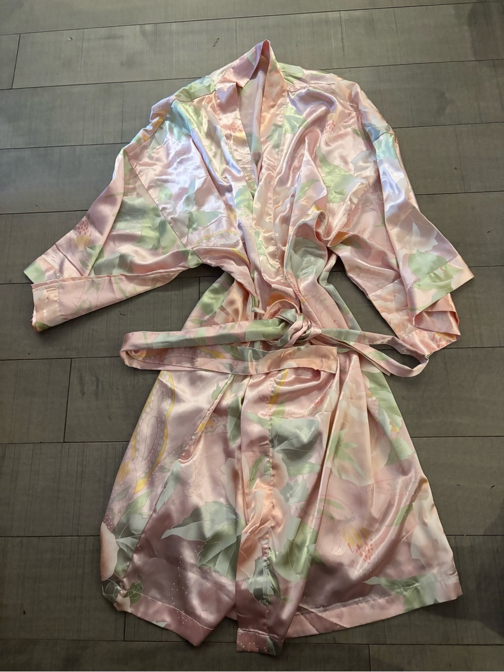 🌺5/$25🌺Blush Pink & Sage Green Floral Satin Robe with Tie